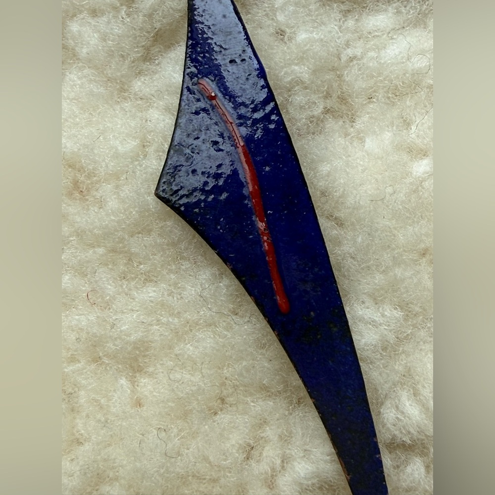 Vintage copper enamel pin. Dark blue with red line. Artisan made. - Picture 5 of 6